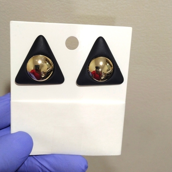 Women's Polished Silver tone Circle on Black Triangle Shape Stud Earrings 1-inch - Picture 1 of 5